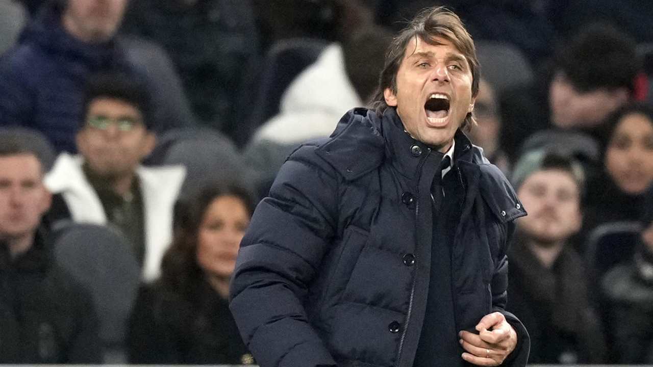 Antonio Conte urla Tottenham