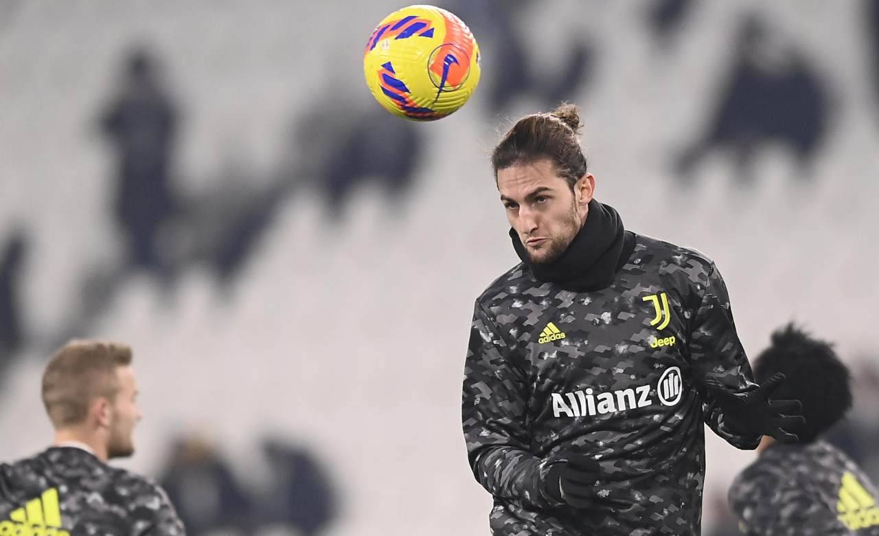 Rabiot colpisce di testa 