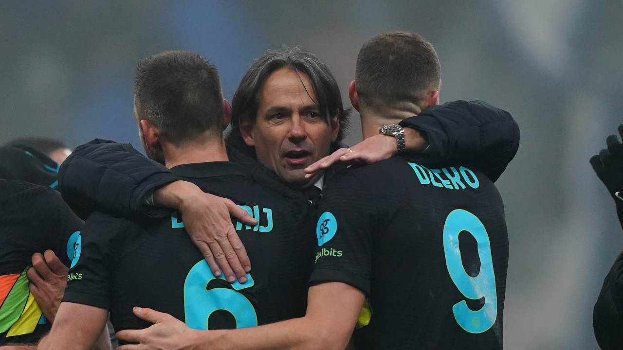 Inzaghi abbraccia De Vrij e Dzeko Inter