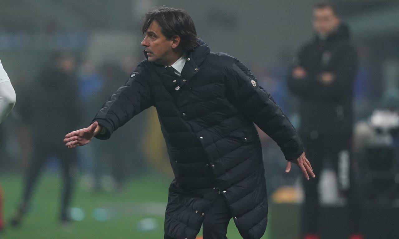 Simone Inzaghi dà indicazioni 