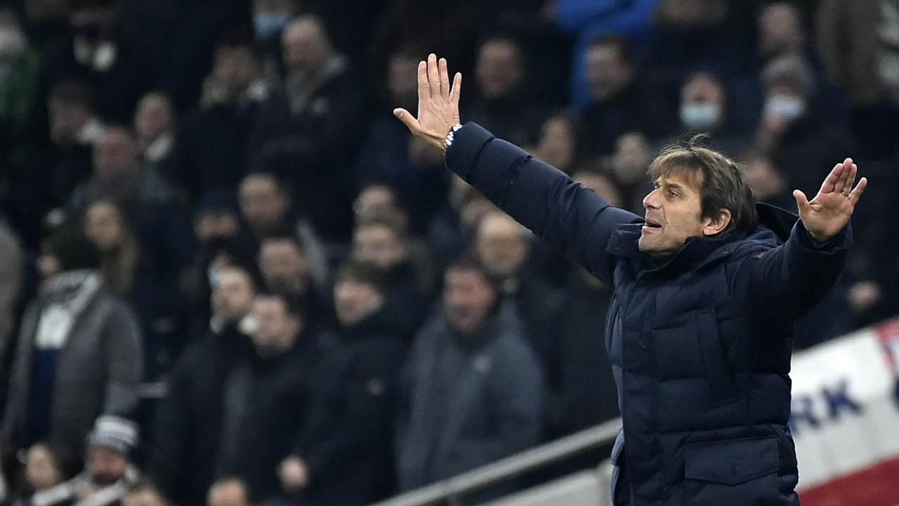 Conte allarga le braccia e urla Tottenham