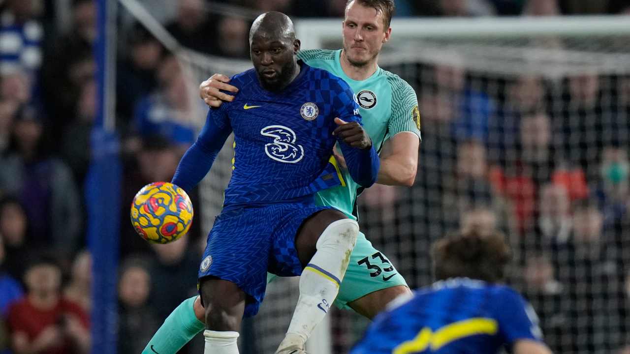 Lukaku riceve palla Chelsea