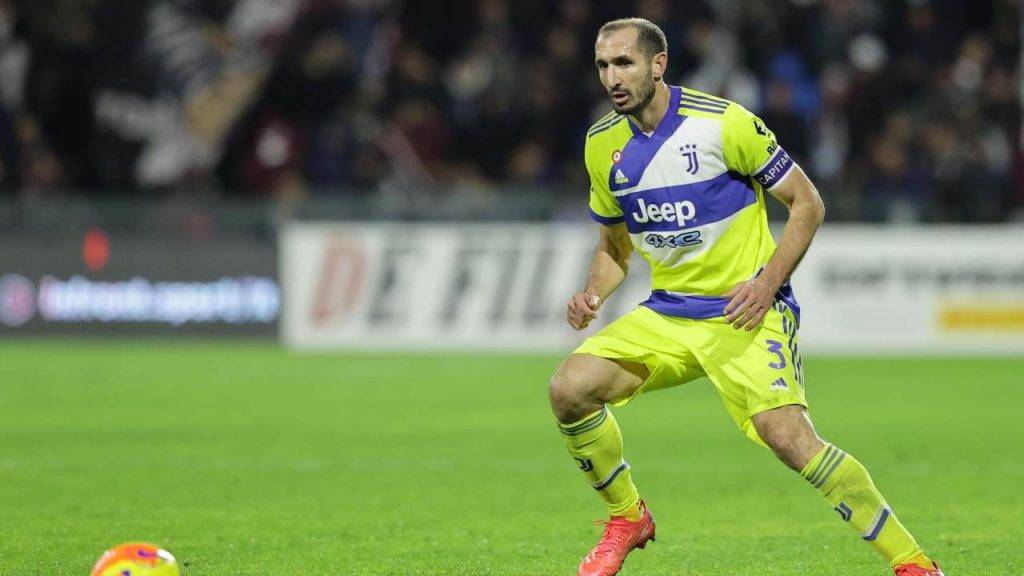 Chiellini in azione con la Juve