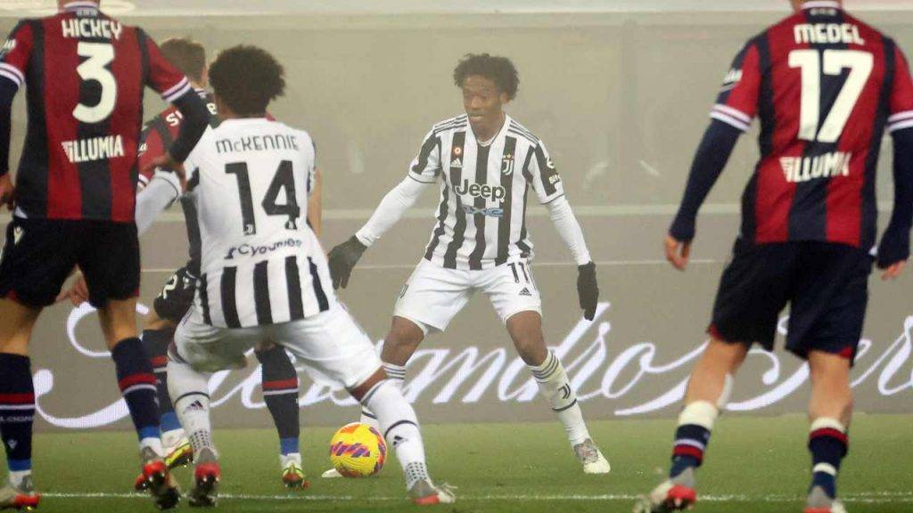 Cuadrado in azione durante Bologna-Juve