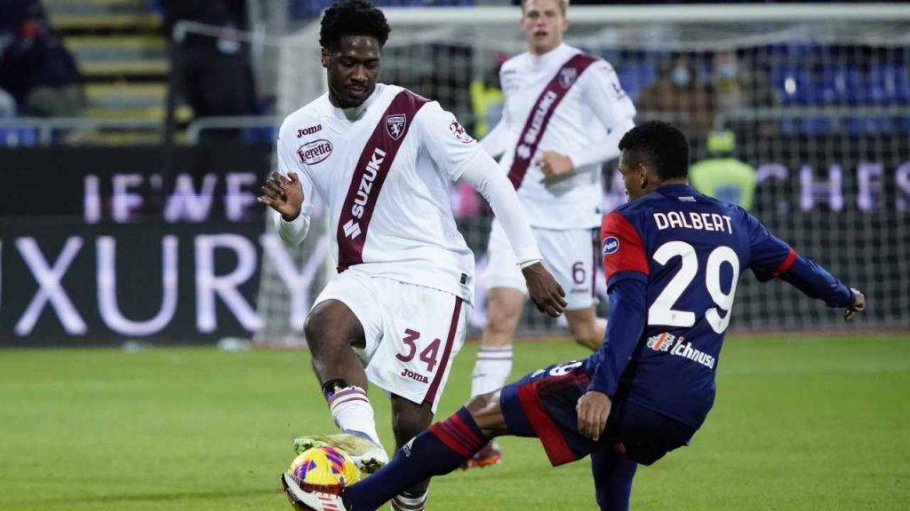 Dalbert durante Cagliari-Torino