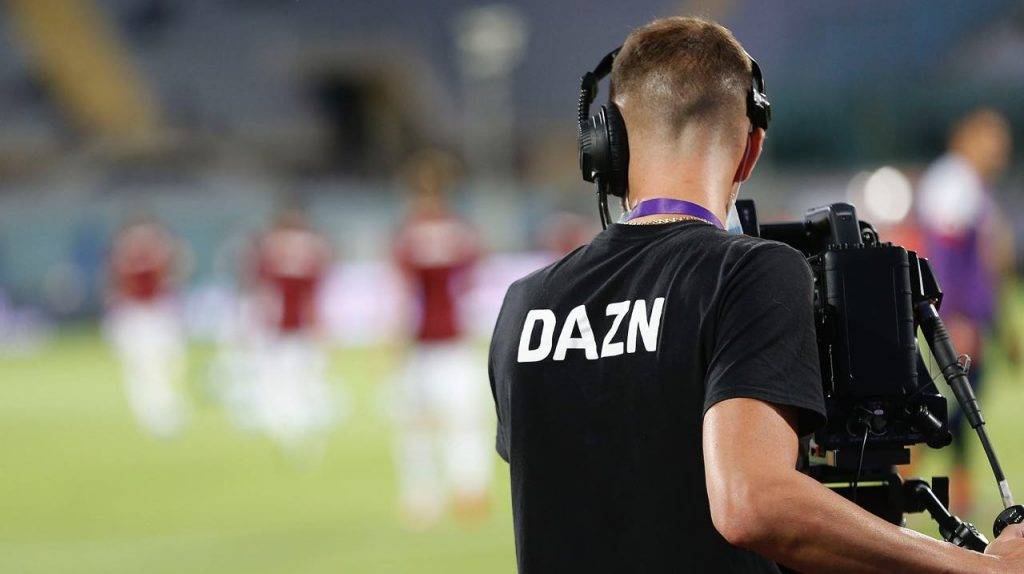 Operatore Dazn in campo