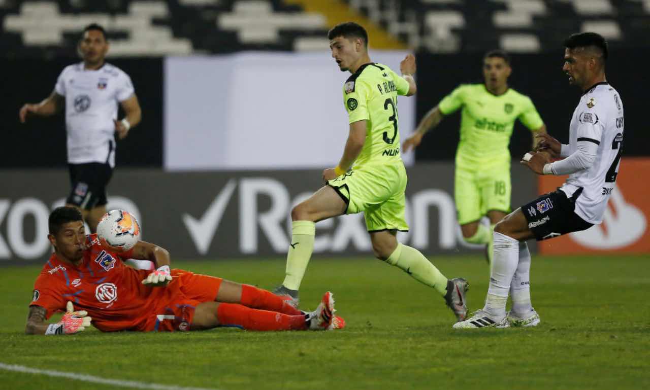 Agustin Álvarez in Copa Libertadores in Colo Colo-Peñarol 