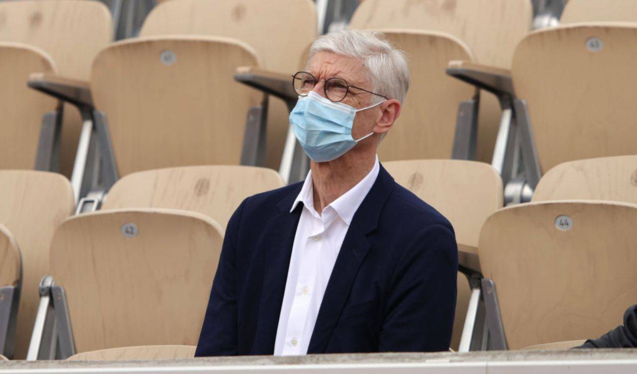 Wenger con mascherina