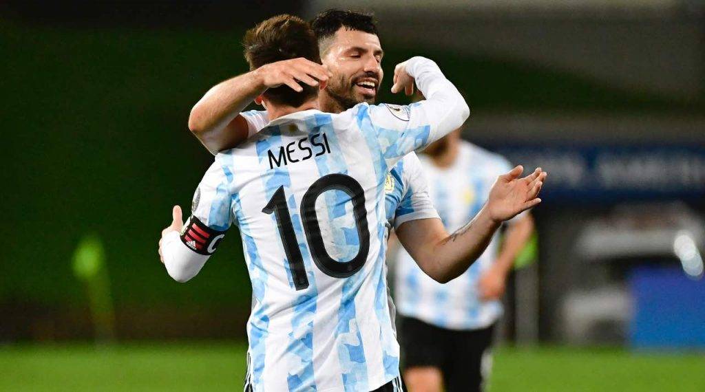 Aguero e Messi in campo