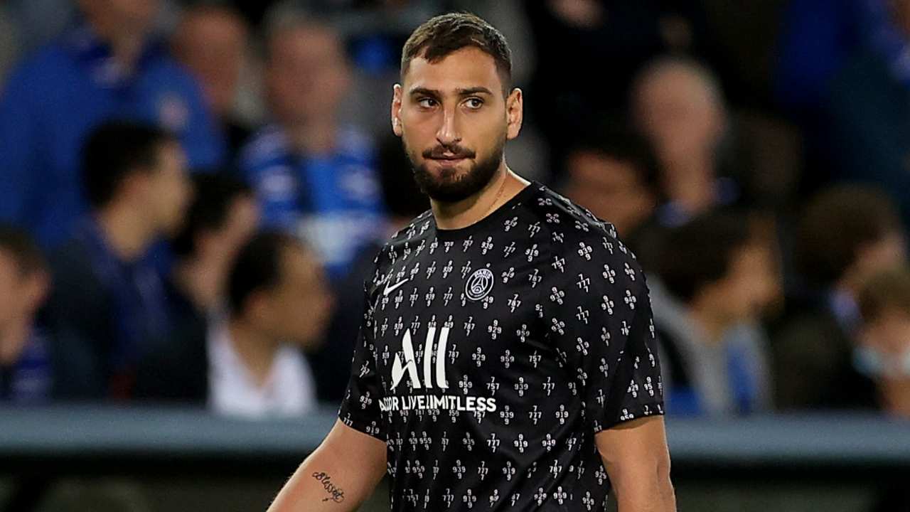 Gigio Donnarumma pensieroso