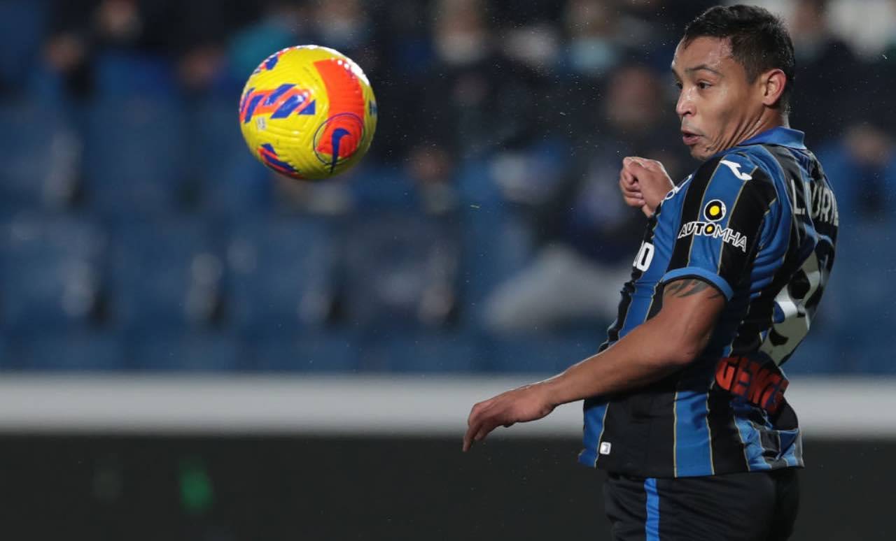 Luis Muriel in campo con l'Atalanta 