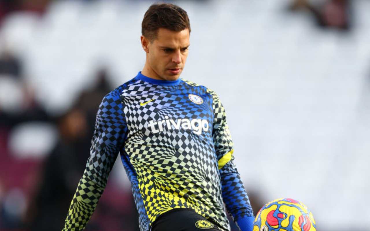 Azpilicueta palleggia