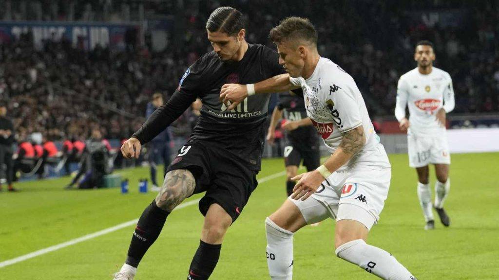 Icardi in azione in PSG-Angers