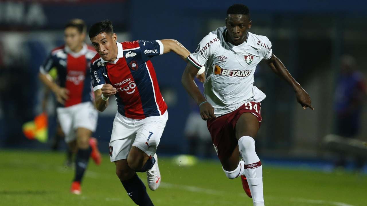 Luiz Henrique in azione in Coppa Libertadores