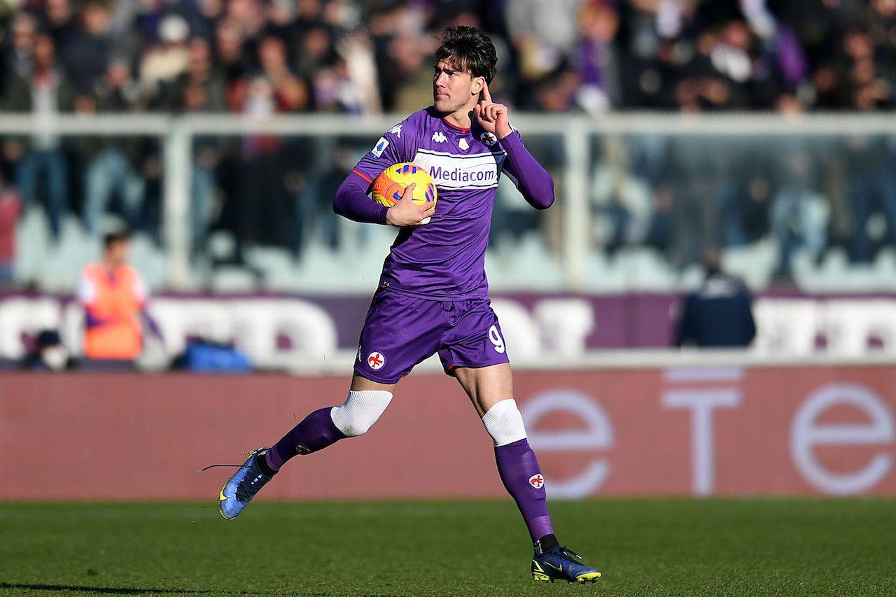 Vlahovic esulta dopo il gol