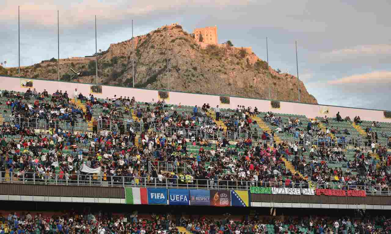 Tifosi dell'Italia allo stadio Renzo Barbera