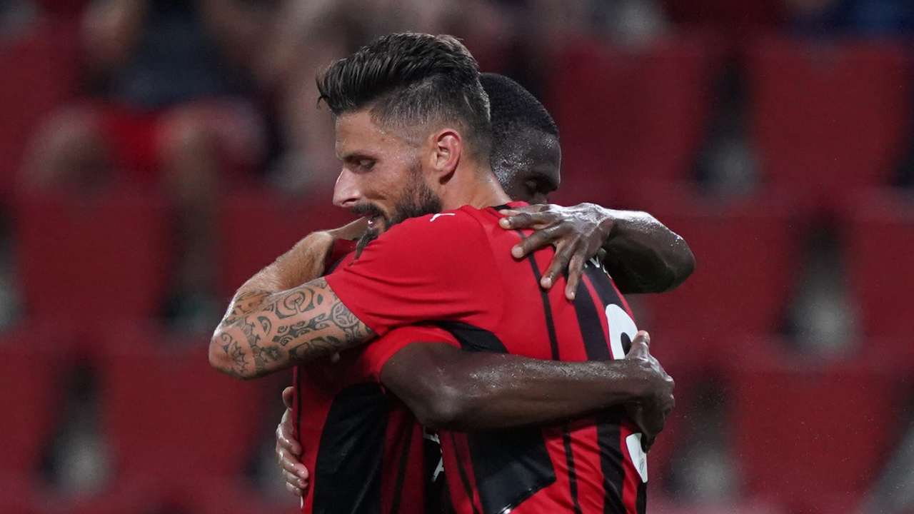 Tomori e Giroud si abbracciano Milan