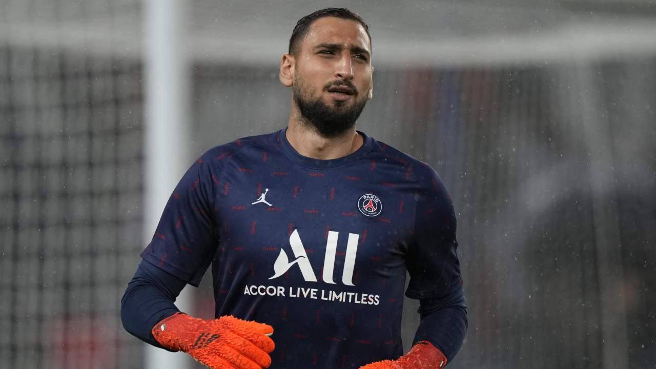 Gigio Donnarumma pensieroso