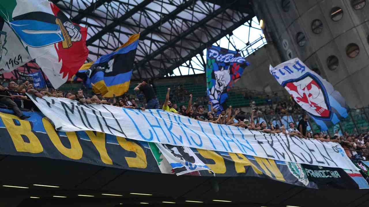 Striscione per Eriksen Curva Nord Inter