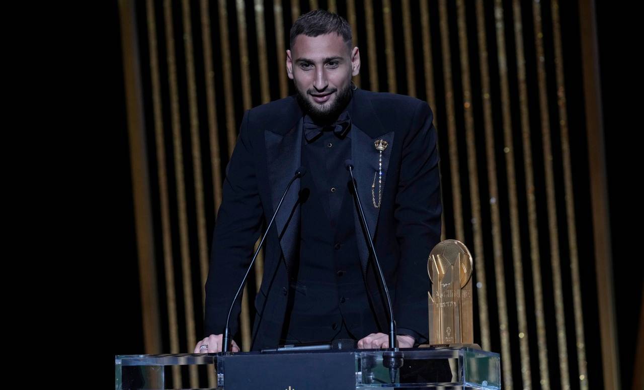 Donnarumma con il premio Yashin