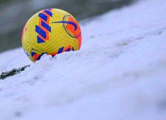 pallone da calcio neve