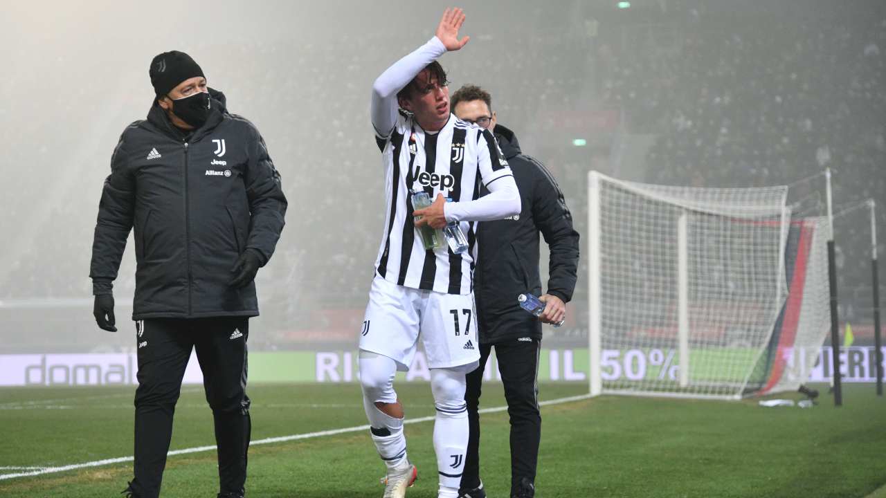 Pellegrini cammina e saluta tifosi Juve