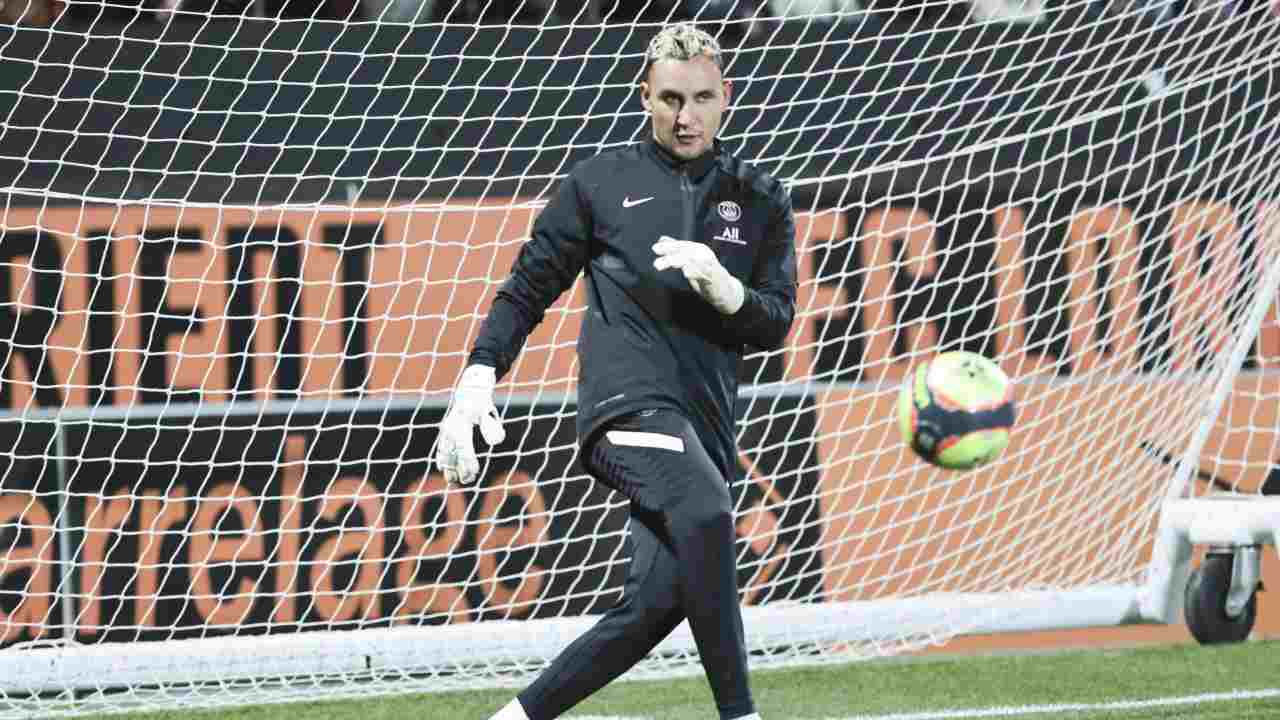 Keylor Navas in riscaldamento PSG