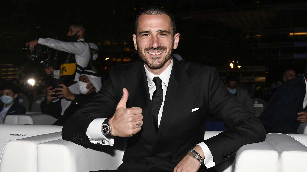 Bonucci sorride e fa segno con il pollice in su Juventus