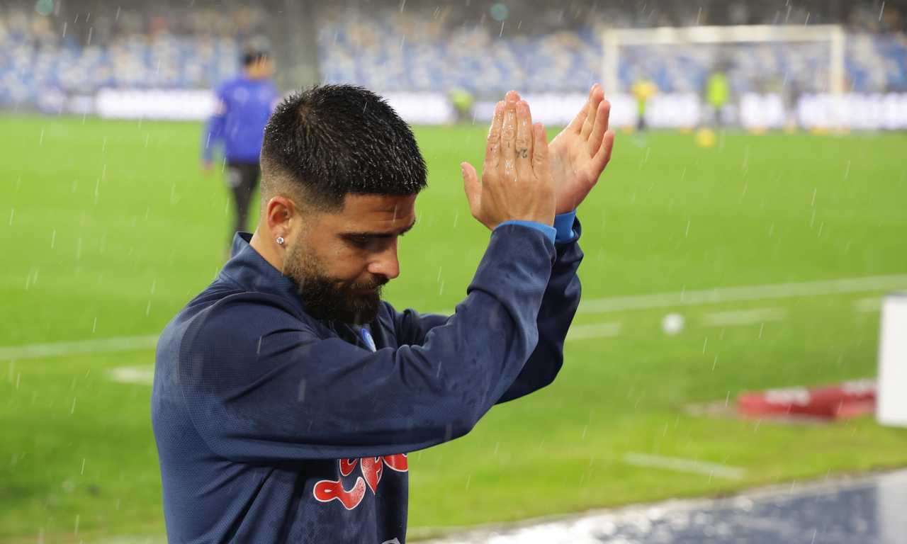 Insigne applaude