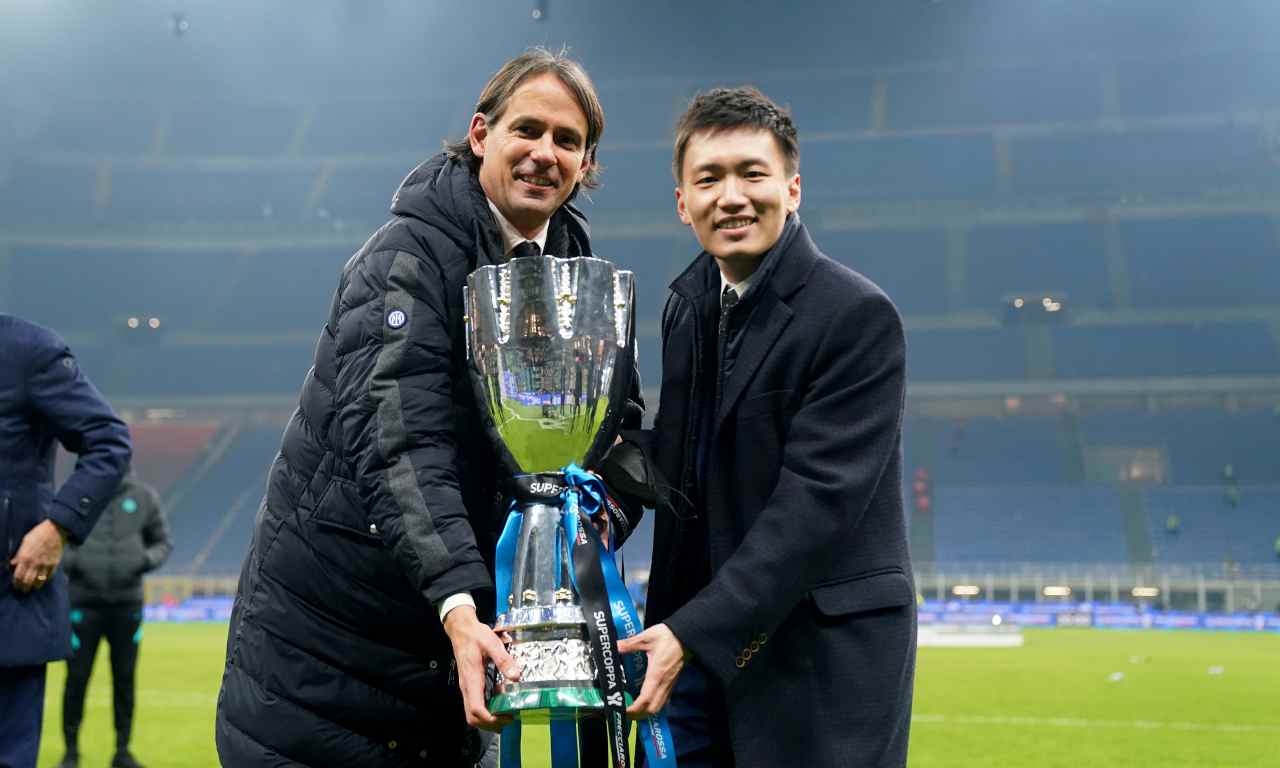 Inzaghi e Zhang con la Supercoppa