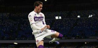 Vlahovic salta ed esulta dopo il gol Fiorentina