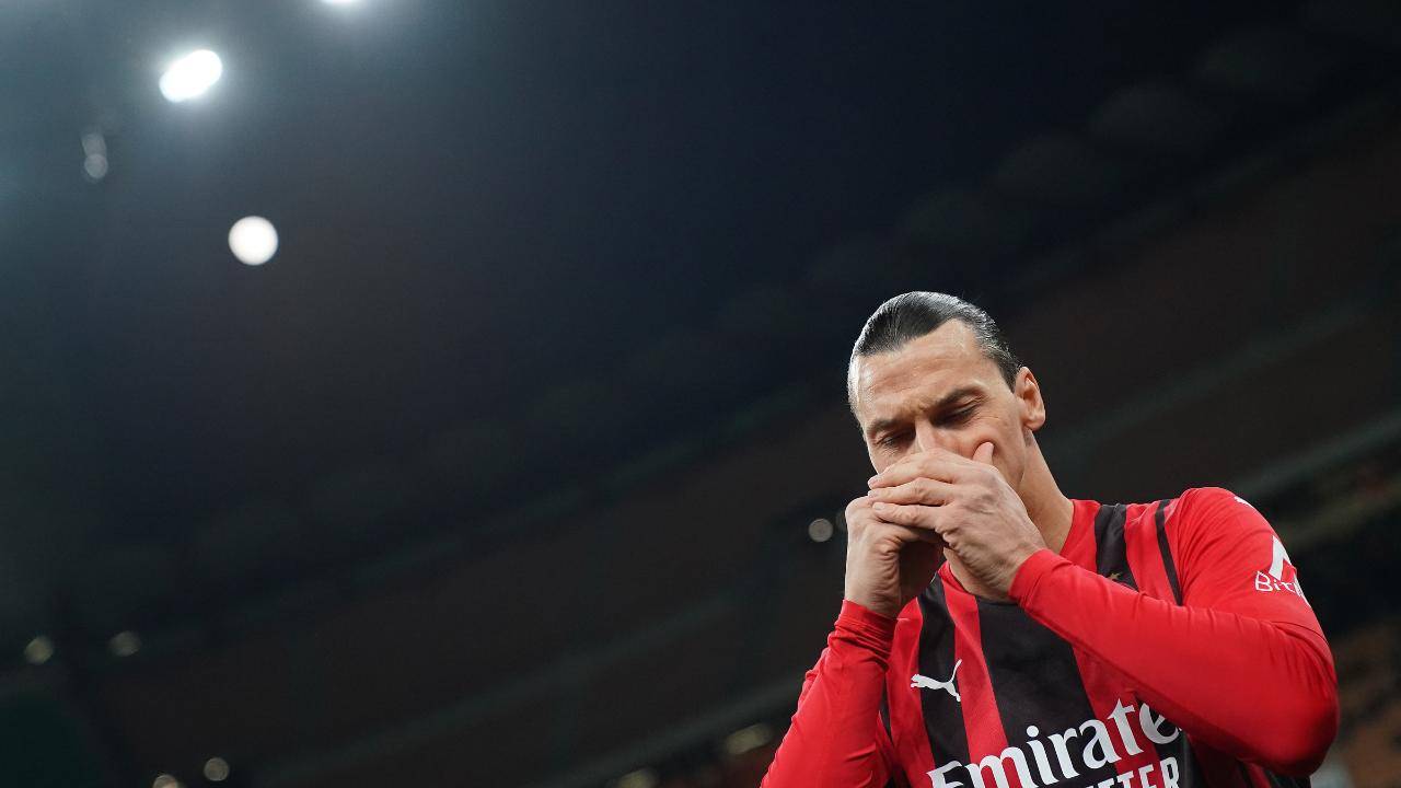 Ibrahimovic si copre la bocca con le mani Milan