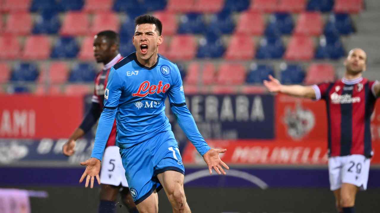 Lozano esulta dopo il gol Napoli