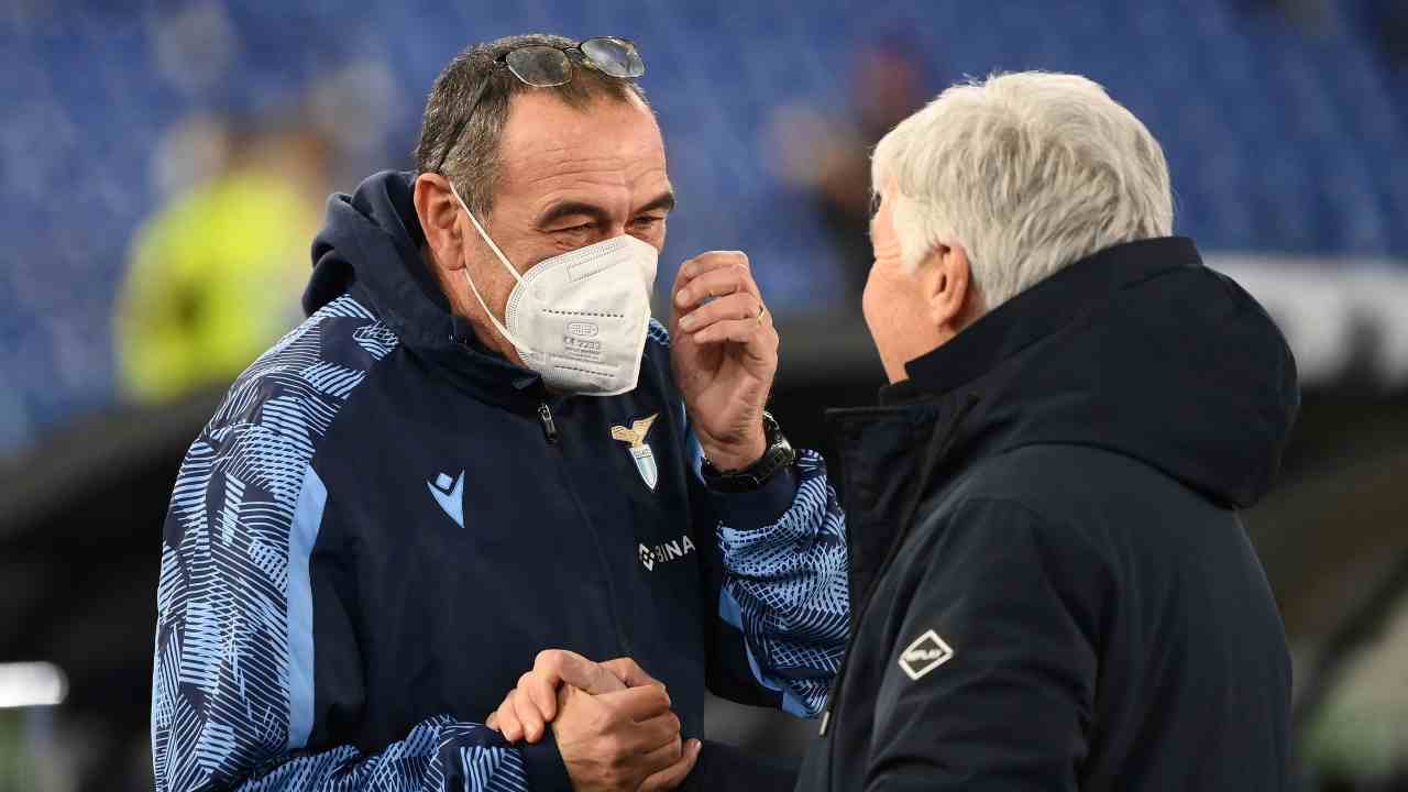 Gasperini e Sarri si salutano sorridendo Lazio-Atalanta