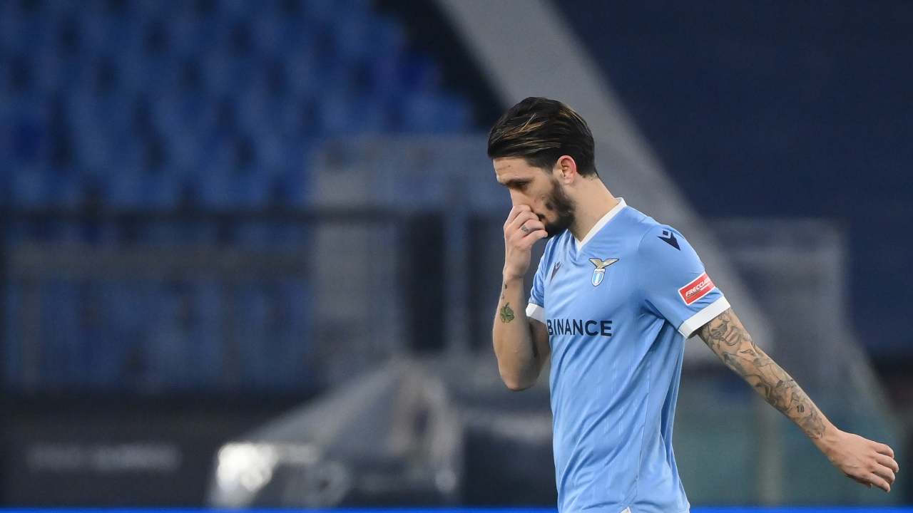 Luis Alberto deluso cammina a testa bassa Lazio