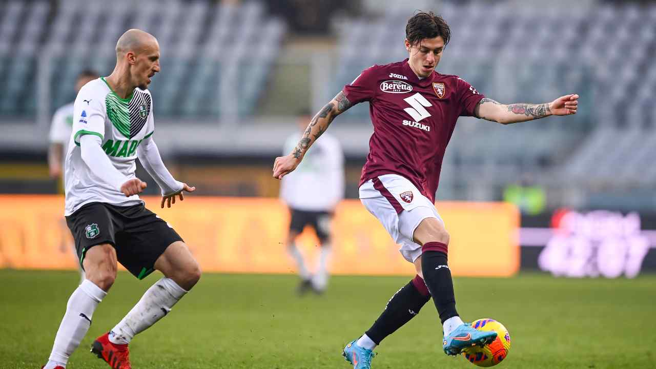Baselli corre verso il pallone Torino-Sassuolo