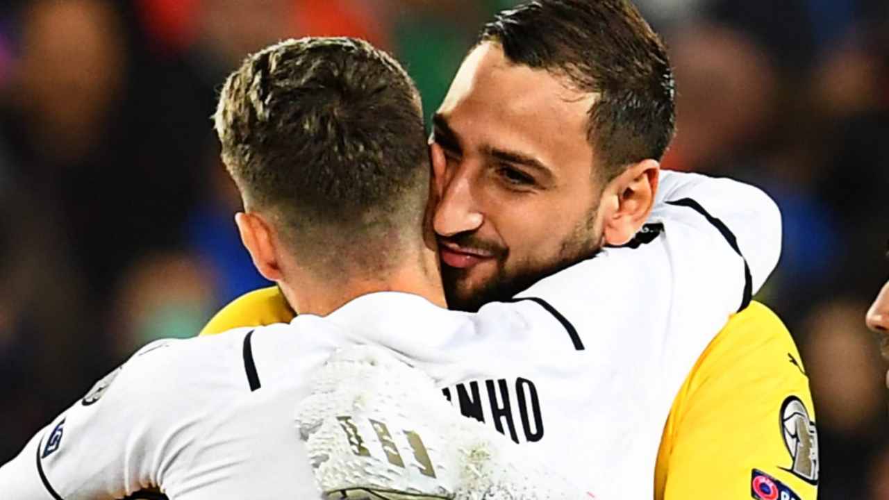 L'abbraccio tra Donnarumma e Jorginho