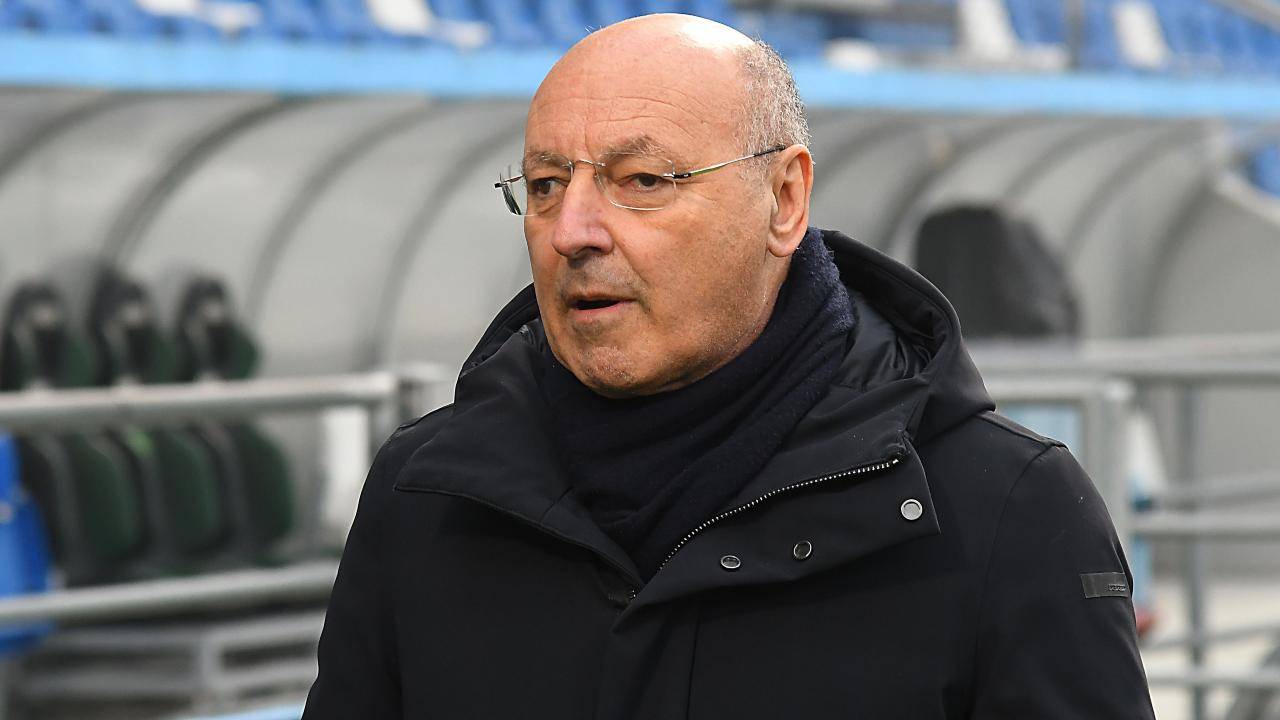 Beppe Marotta pensieroso