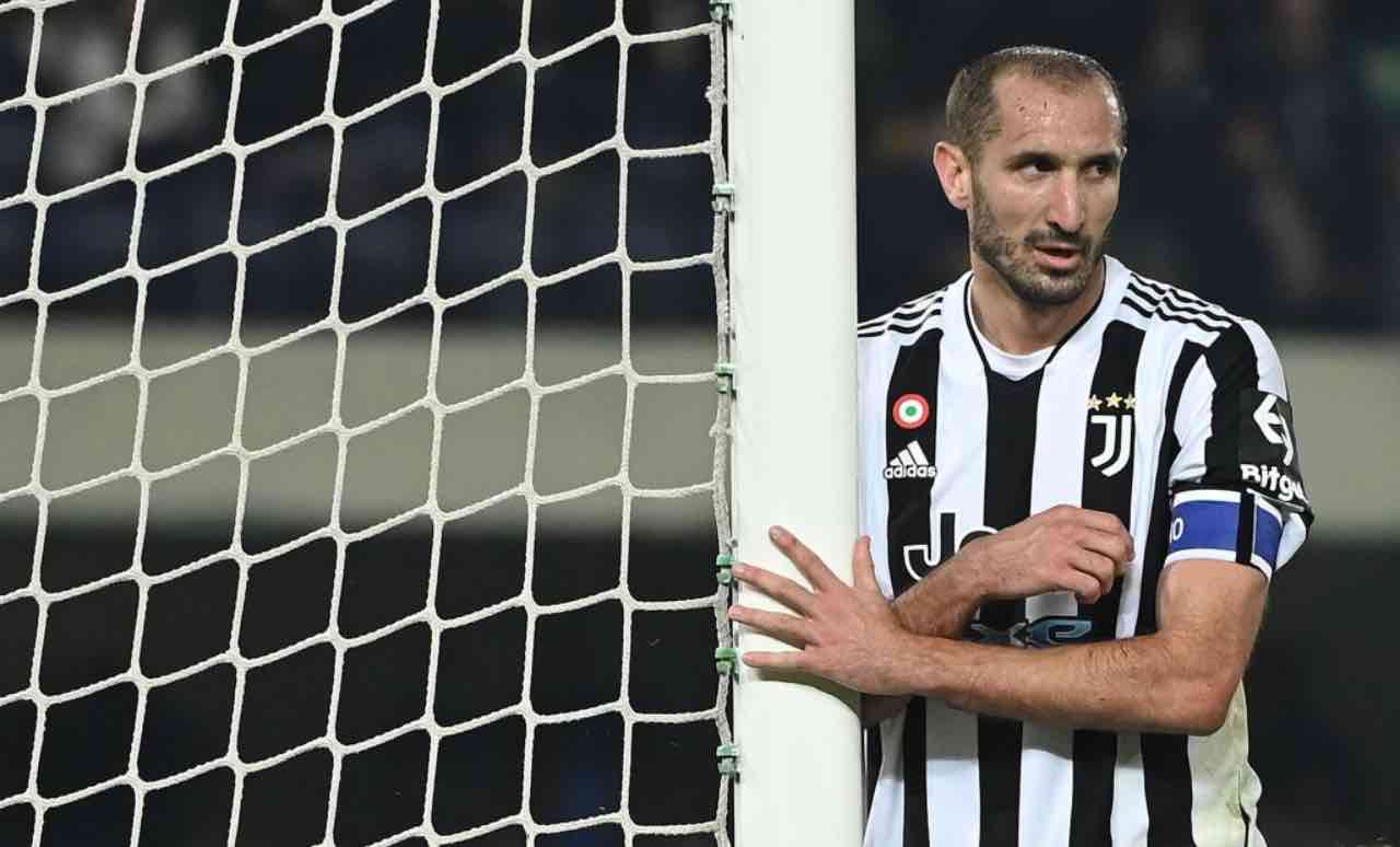 Giorgio Chiellini difende la squadra sotto porta