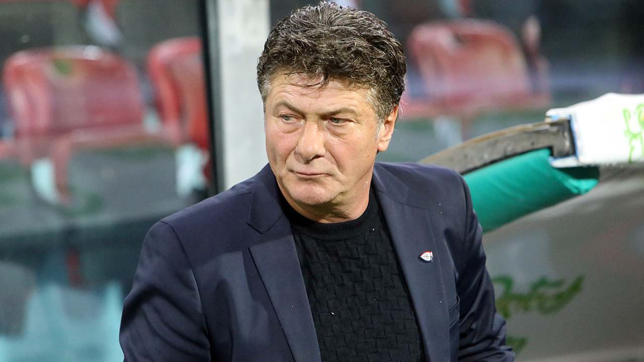 Walter Mazzarri pensieroso