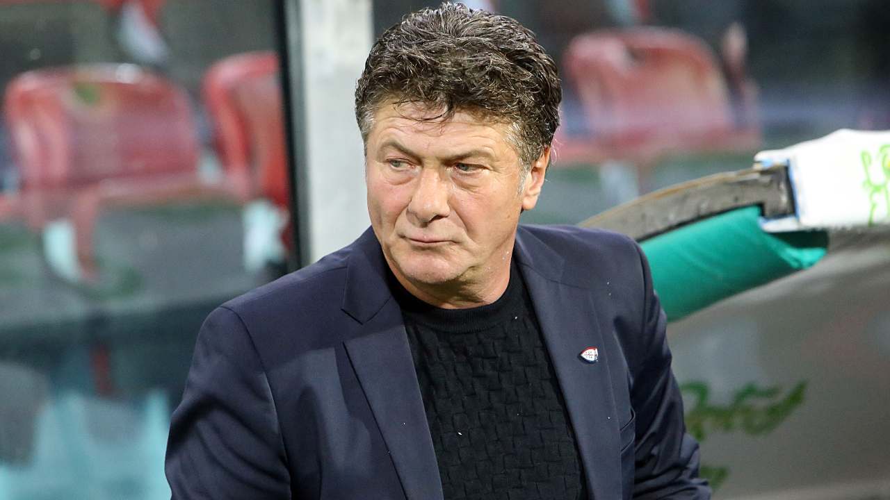 Walter Mazzarri pensieroso