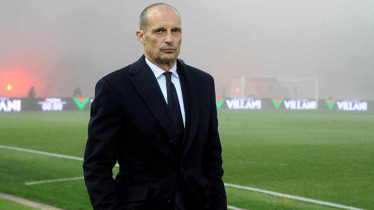 Massimiliano Allegri pensieroso