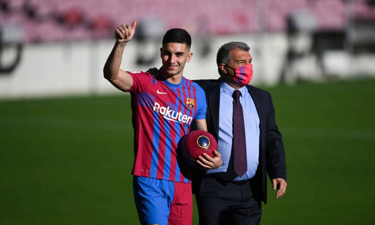 Joan Laporta con Ferran Torres alla presentazione al Barcellona