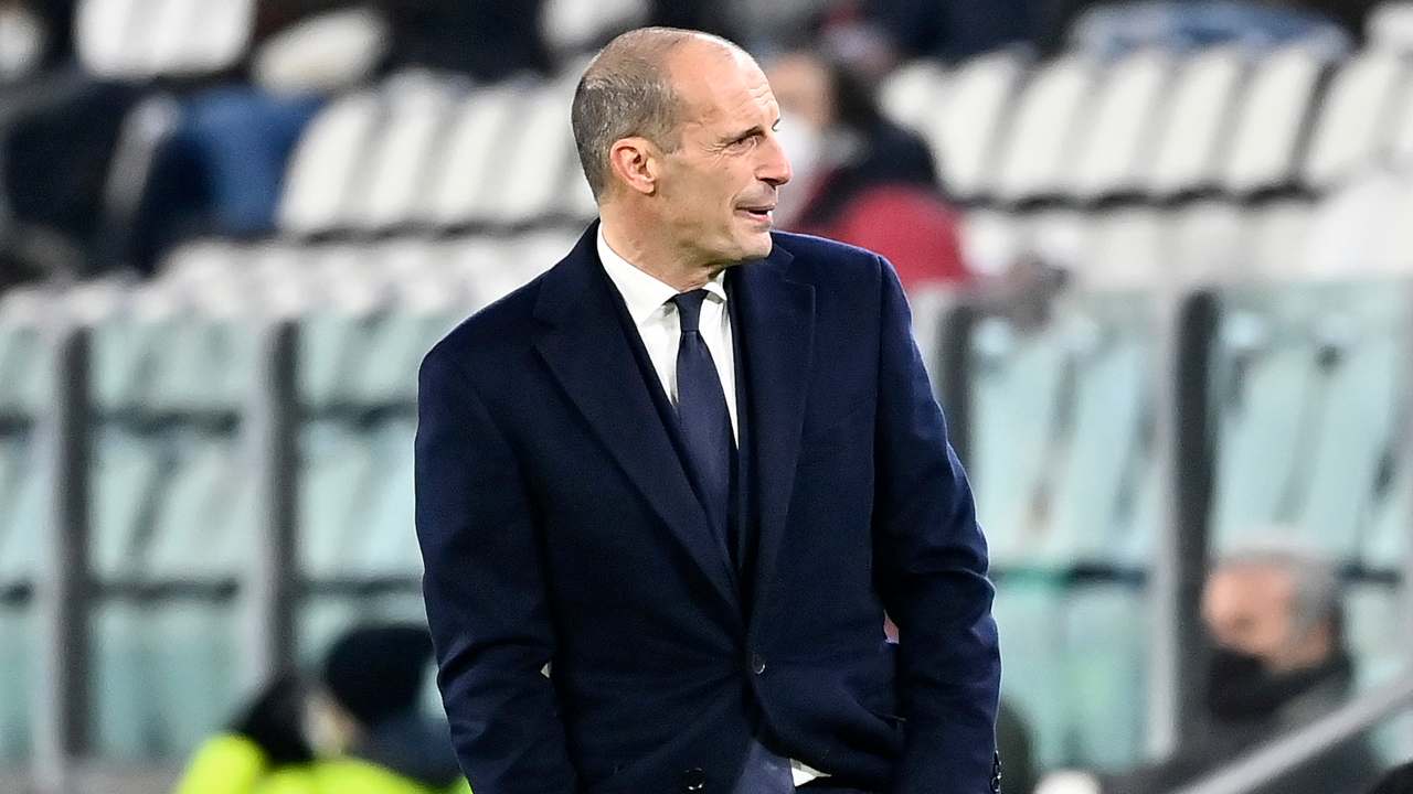 Massimiliano Allegri a bordocampo