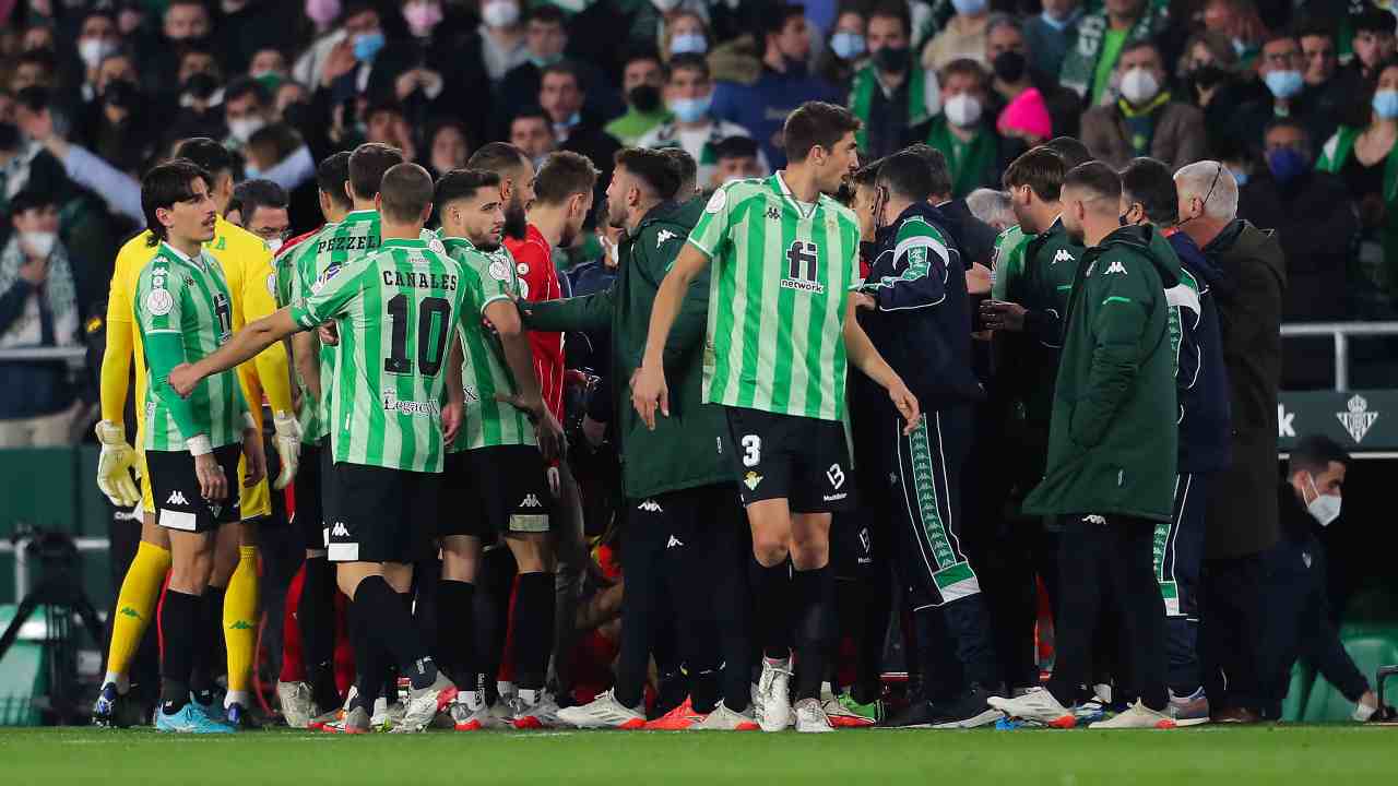 Betis-Siviglia in campo