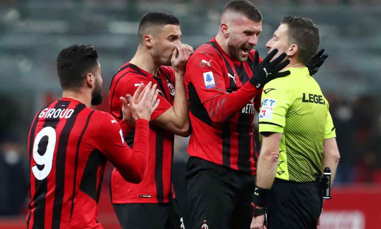 Milan-Spezia, diverbio tra i giocatori e l'arbitro Serra