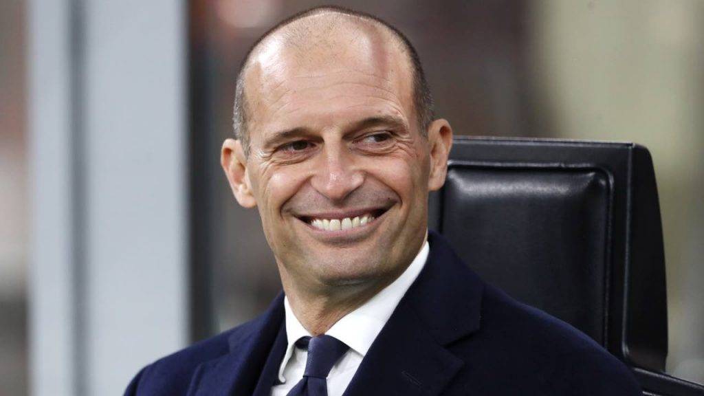 Il tecnico della Juventus Allegri sorride