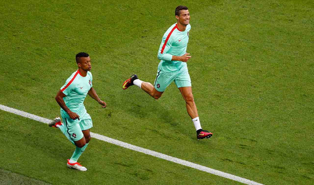 Nani corre con Cristiano Ronaldo 