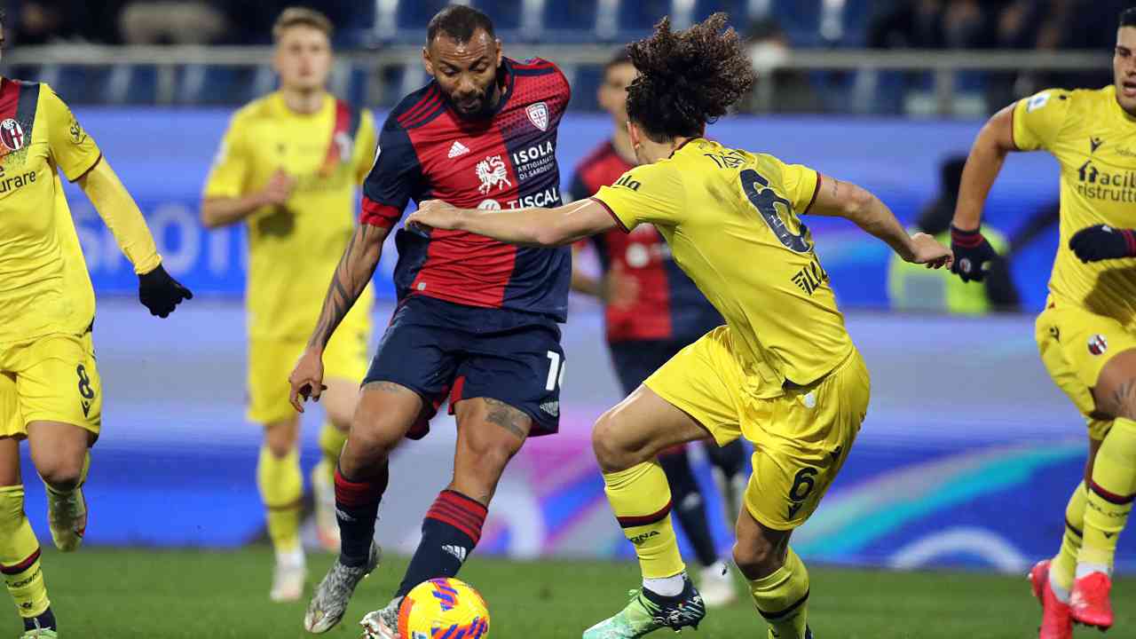 Joao Pedro cerca il dribbling