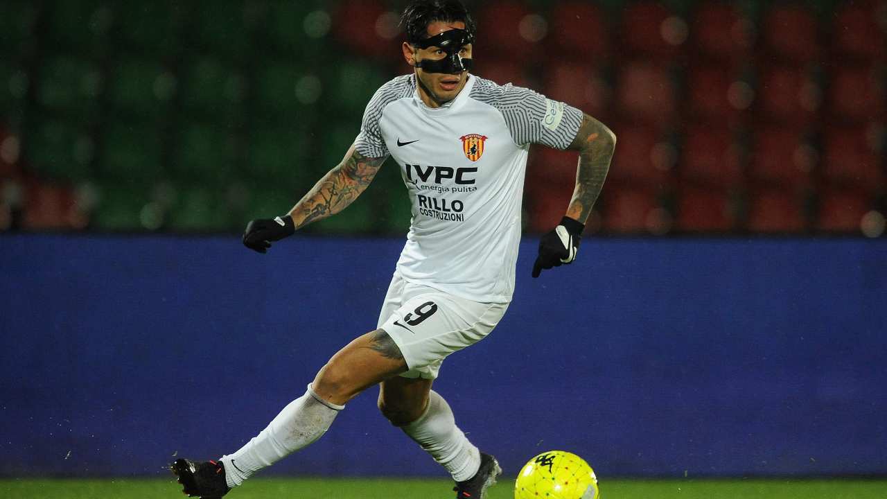 Lapadula corre in campo